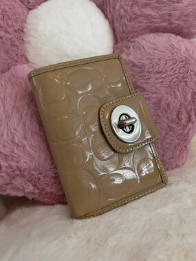 Coach Patent Leather Turnlock Wallet/Agenda